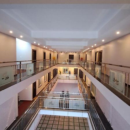 Aparthotel Capital Square à Erattupetta Extérieur photo