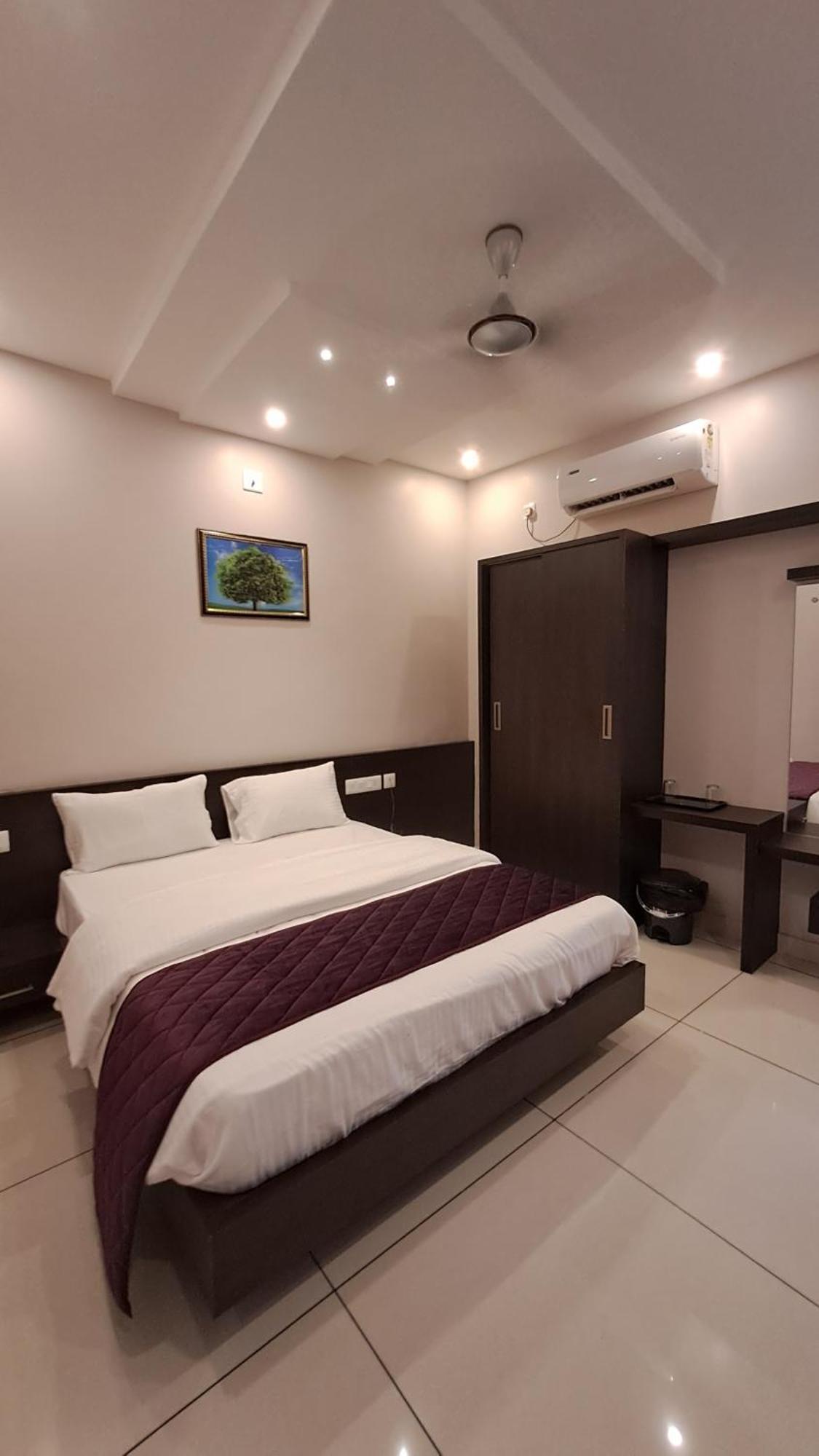 Aparthotel Capital Square à Erattupetta Extérieur photo